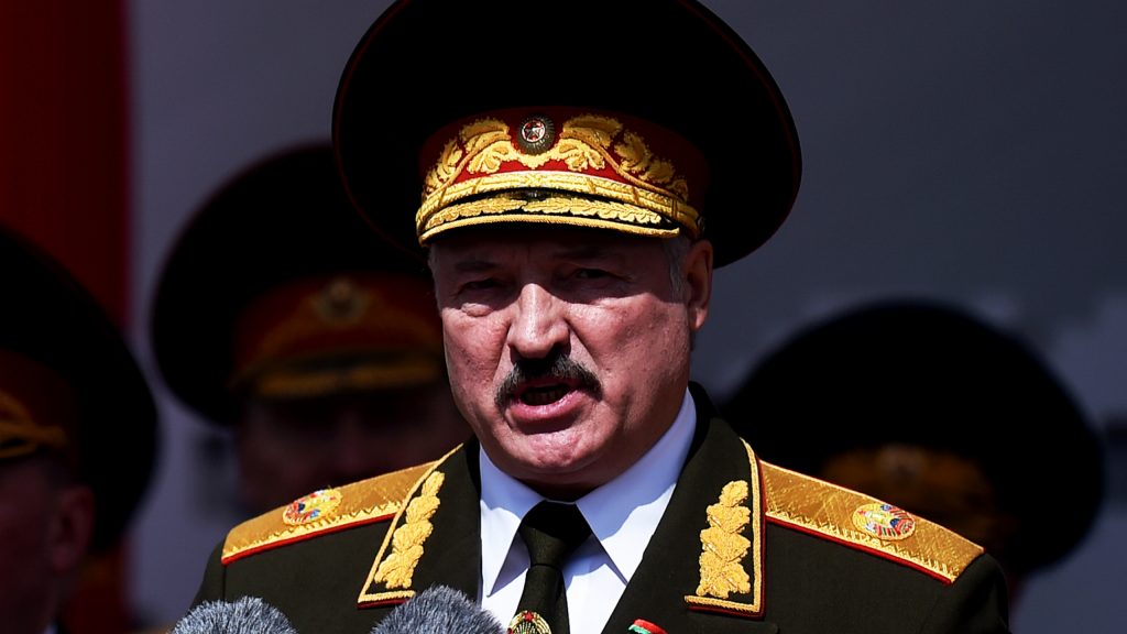 «Лукашенко может втянуть Россию в войнушку»: как Москва стала главным защитником Минска